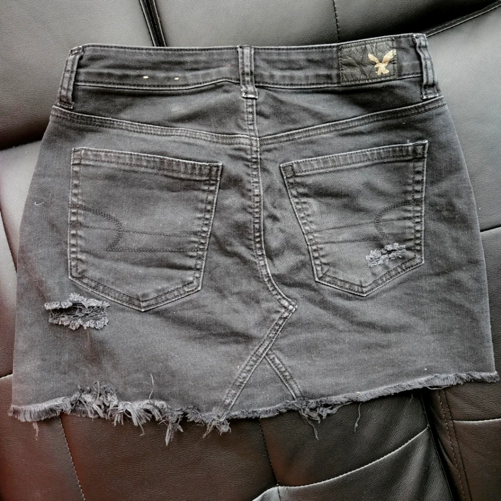 Black Distressed mini skirt - Picture 2 of 3